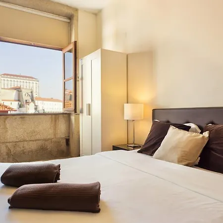 Low Cost Tourist - Palacio Da Bolsa *